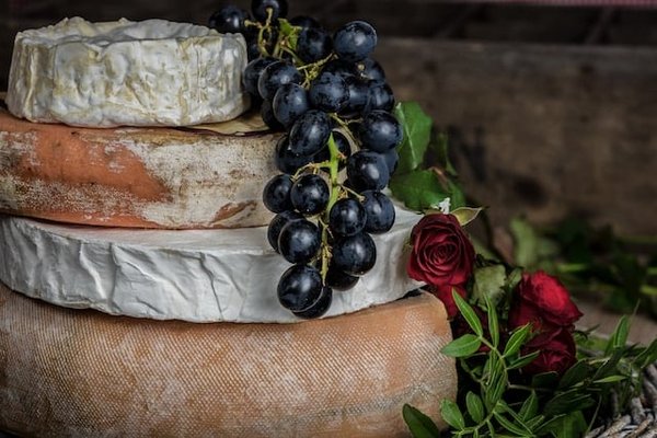 Comment organiser des soirées de dégustation de fromages et charcuteries dans un restaurant de campagne ?
